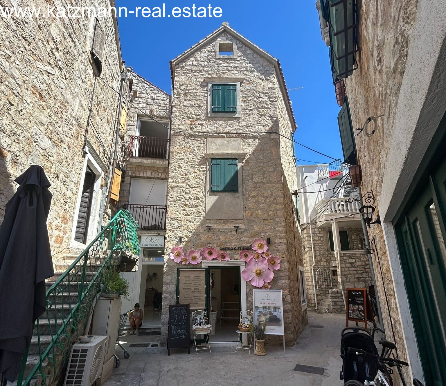 Renoviertes Steinhaus mit Geschäftsraum in der Altstadt - Vodice Renoviertes Steinhaus mit Geschäftsraum in der Altstadt - Vodice