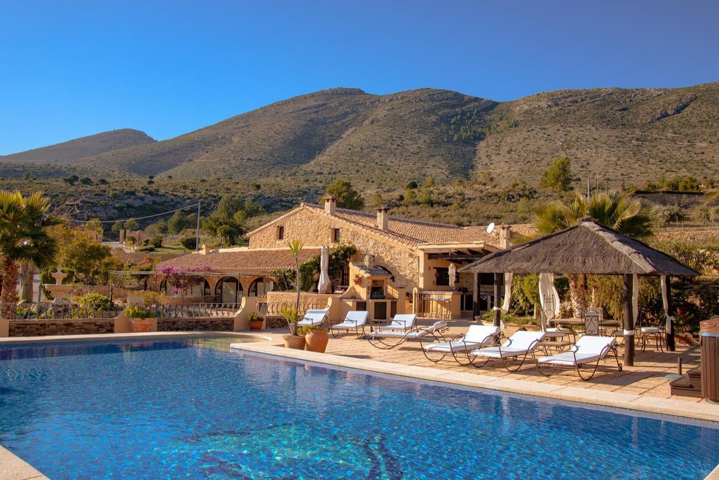 Ein Traumhaus mit maritimem Flair – Finca mit atemberaubendem Blick auf Land und Meer  Ein Traumhaus mit maritimem Flair – Finca mit atemberaubendem Blick auf Land und Meer